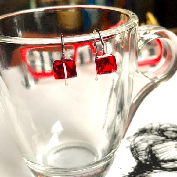 Swarovski elements cube earrings - Picture 3 of 12